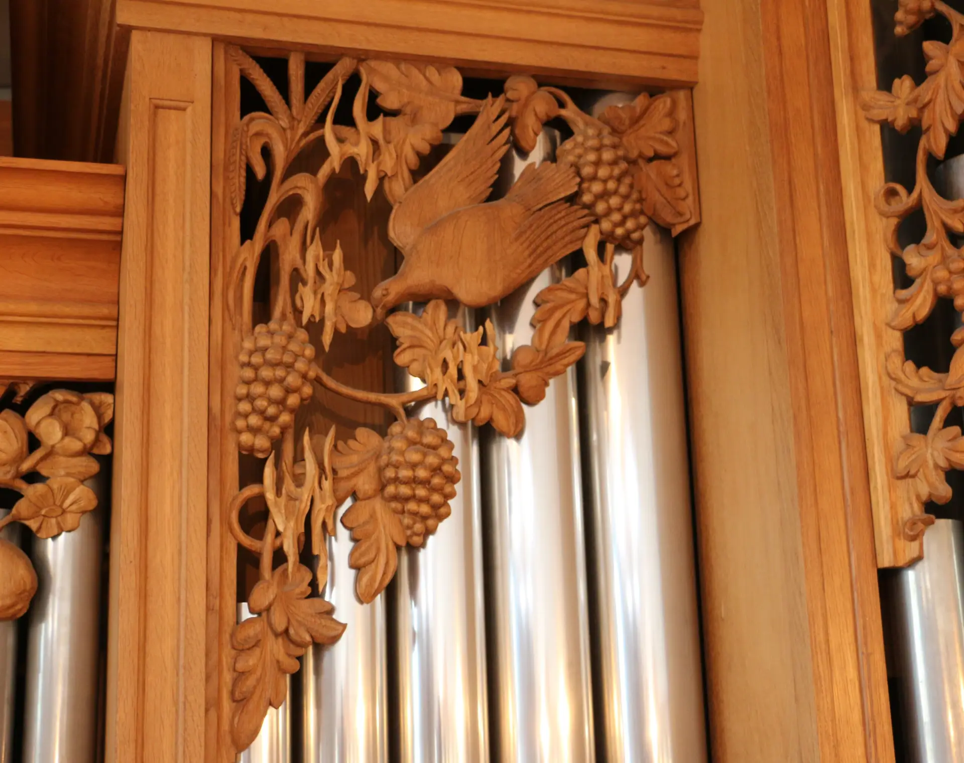 Nederdalende duif: symbool van de Heilige Geest